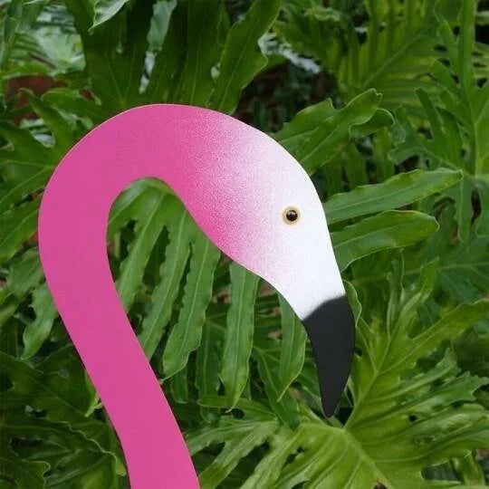 đŠ©En vacker FLAMINGO för trĂ€dgĂ„rden