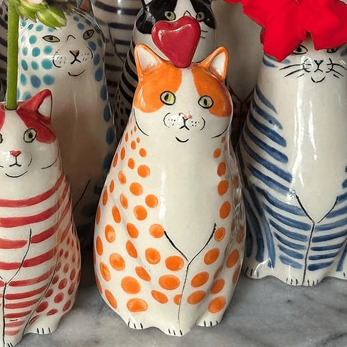 Handmålade kattvaser