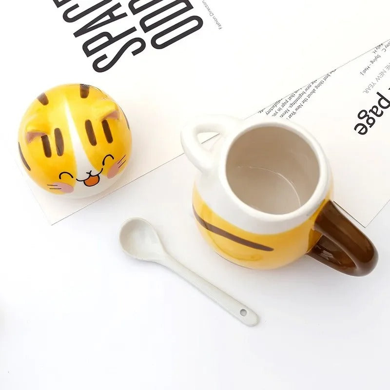 Kattmugg i keramik med sked och lock
