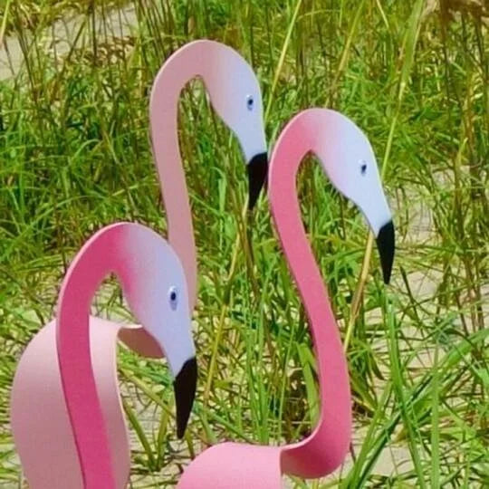 đŠ©En vacker FLAMINGO för trĂ€dgĂ„rden