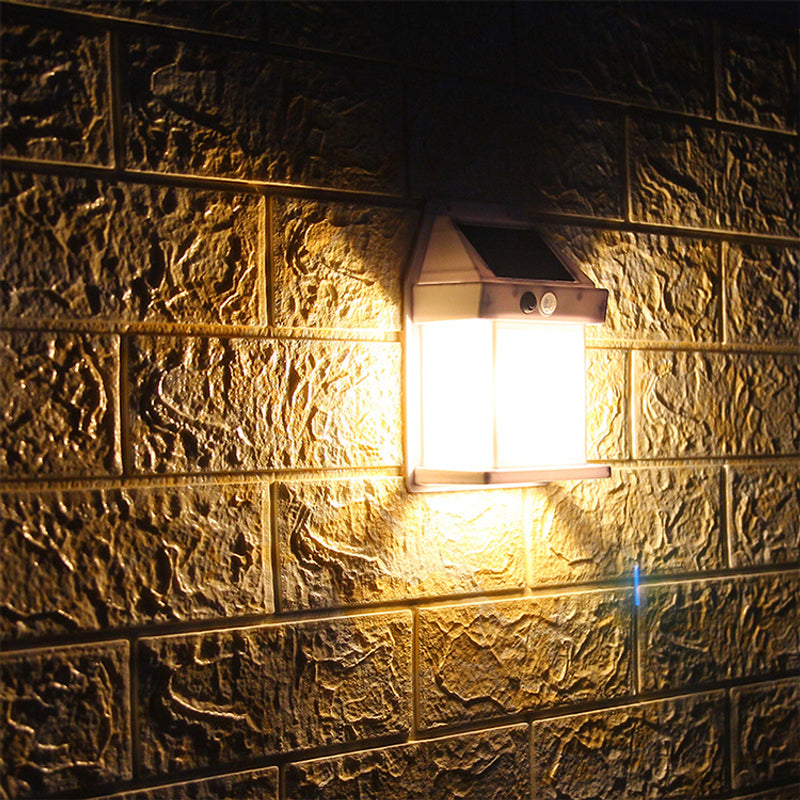 Vägglampa med solceller