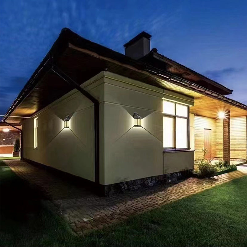 Vägglampa med solceller