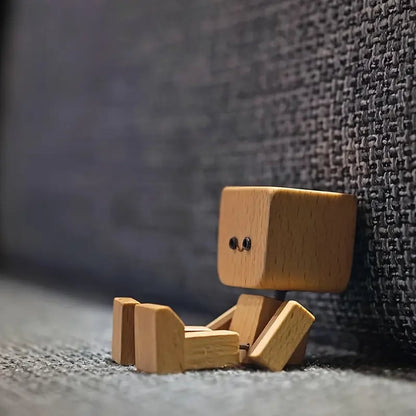 Charmant liten träfigur med 12 magnetiska uttryck