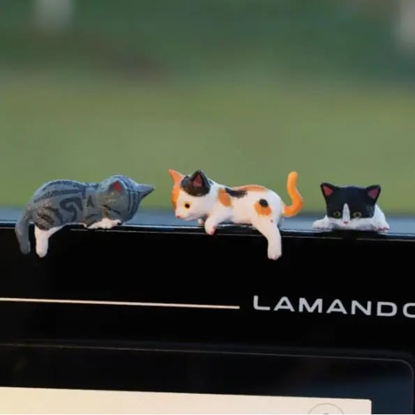 Handmålade minikattfigurer för ditt skrivbord 😺