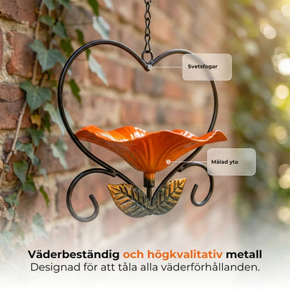 Hängande fågelmatare med blommönster
