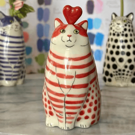 Handmålade kattvaser