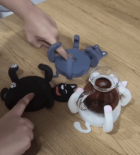 Kattunderlägg med rörliga tassar