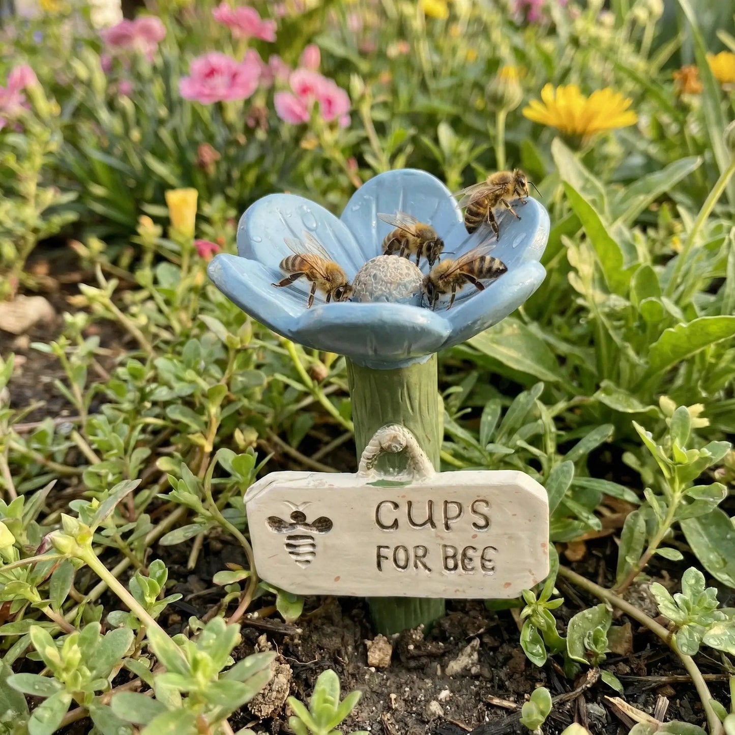 Blomformad vattenbehållare för bin💧