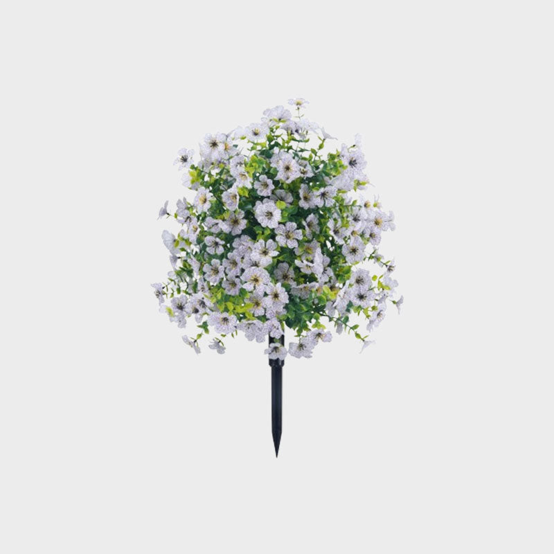 Blomsterarrangemang med konstgjord eukalyptus och violer