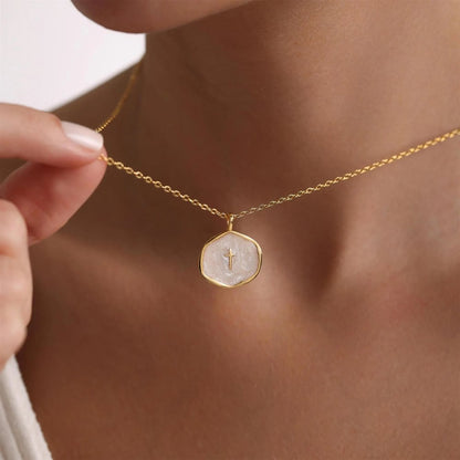 Elegant halsband med elegant kors