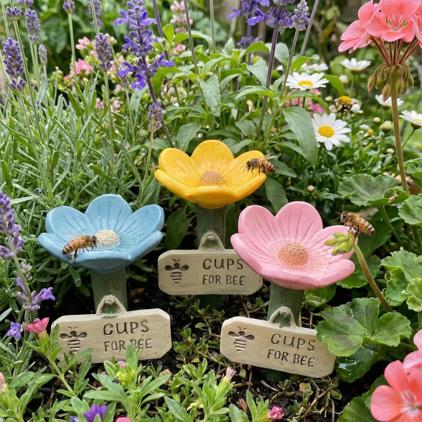 Blomformad vattenbehållare för bin💧